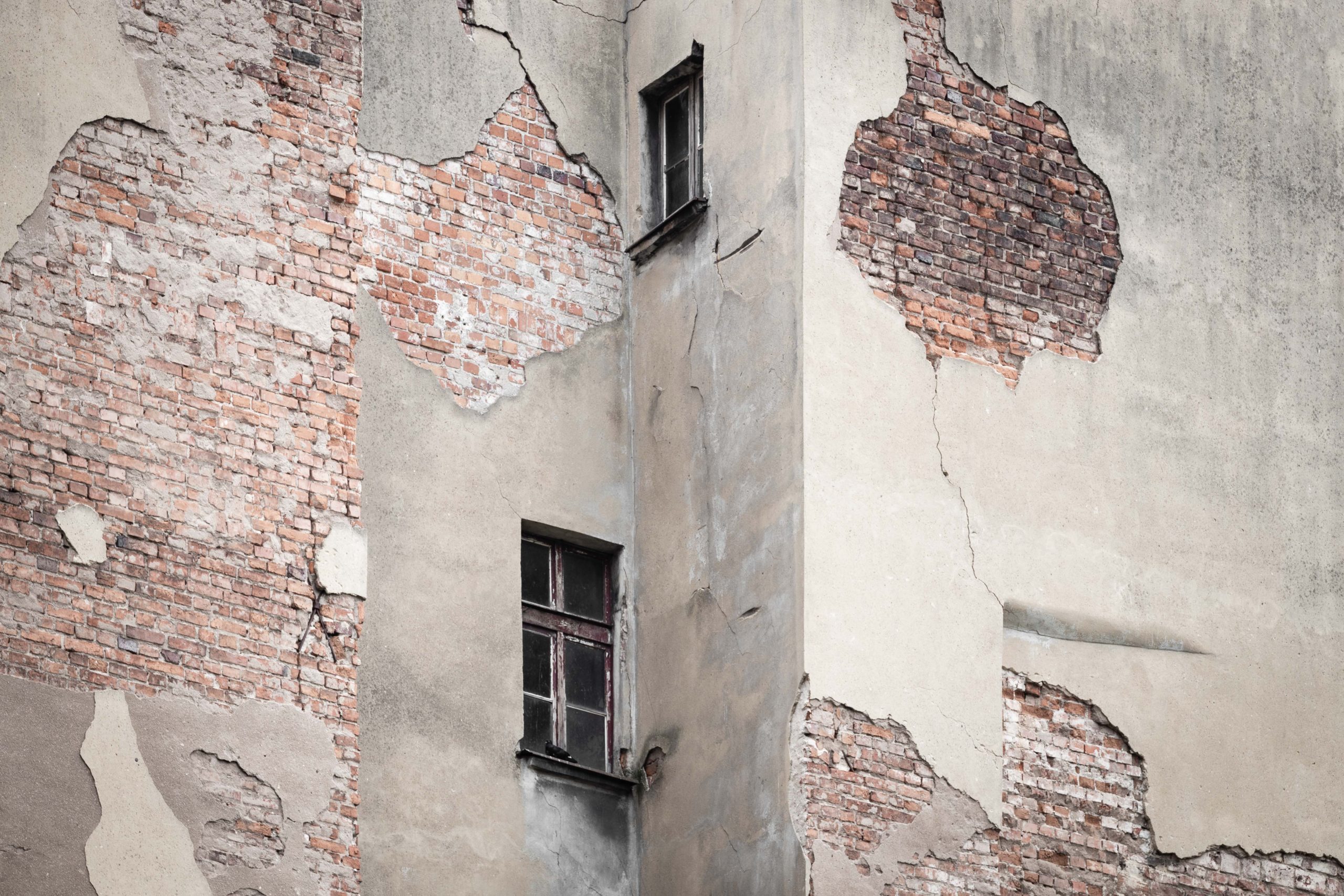 Kaputte Außenwand von einem Haus