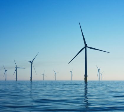 Offshore Windpark im Morgengrauen