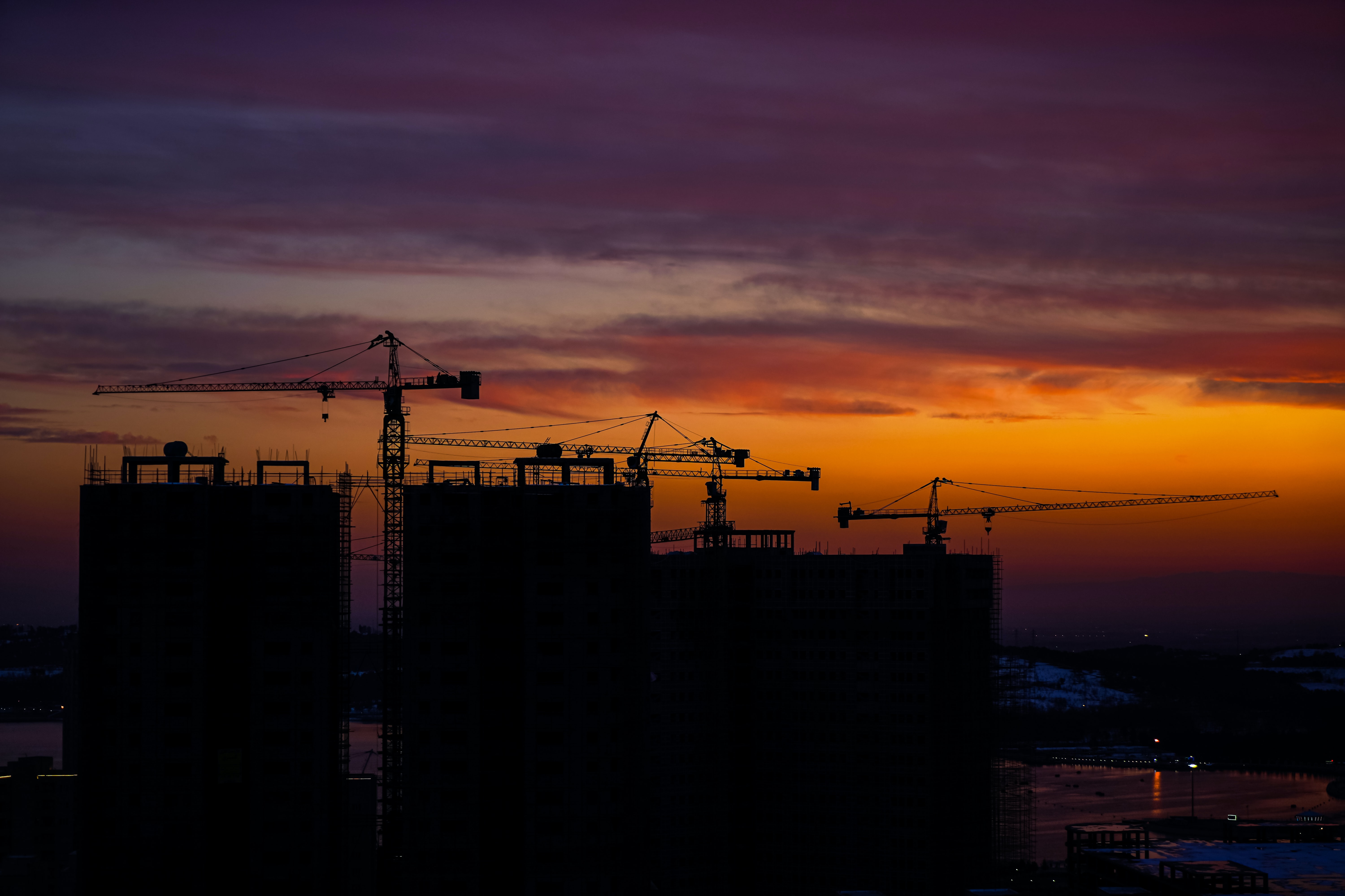 Kran bei Sonnenuntergang