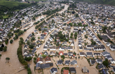 IT- und Managementberatung Consileon hilft Flutopfern im Ahrtal und in Bochum-Dahlheim. Das Bild zeigt das überschwemmte Ahrtal