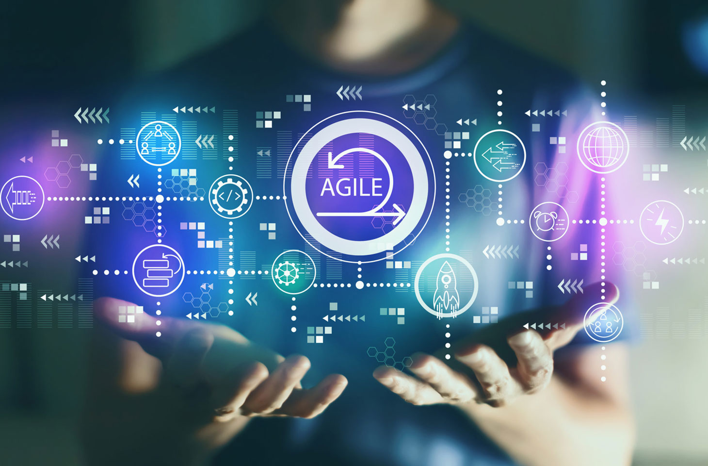 Agiles Konzept mit jungem Mann im AGILE SOFTWAREENTWICKLUNG MIT MICROSERVICES