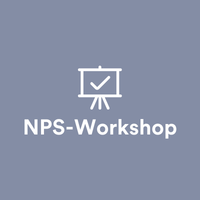Icon eines Flipcharts mit Häkchen und der Aufschrift NPS-Workshop – Symbol für Workshop zur Verbesserung der Kundenzufriedenheit